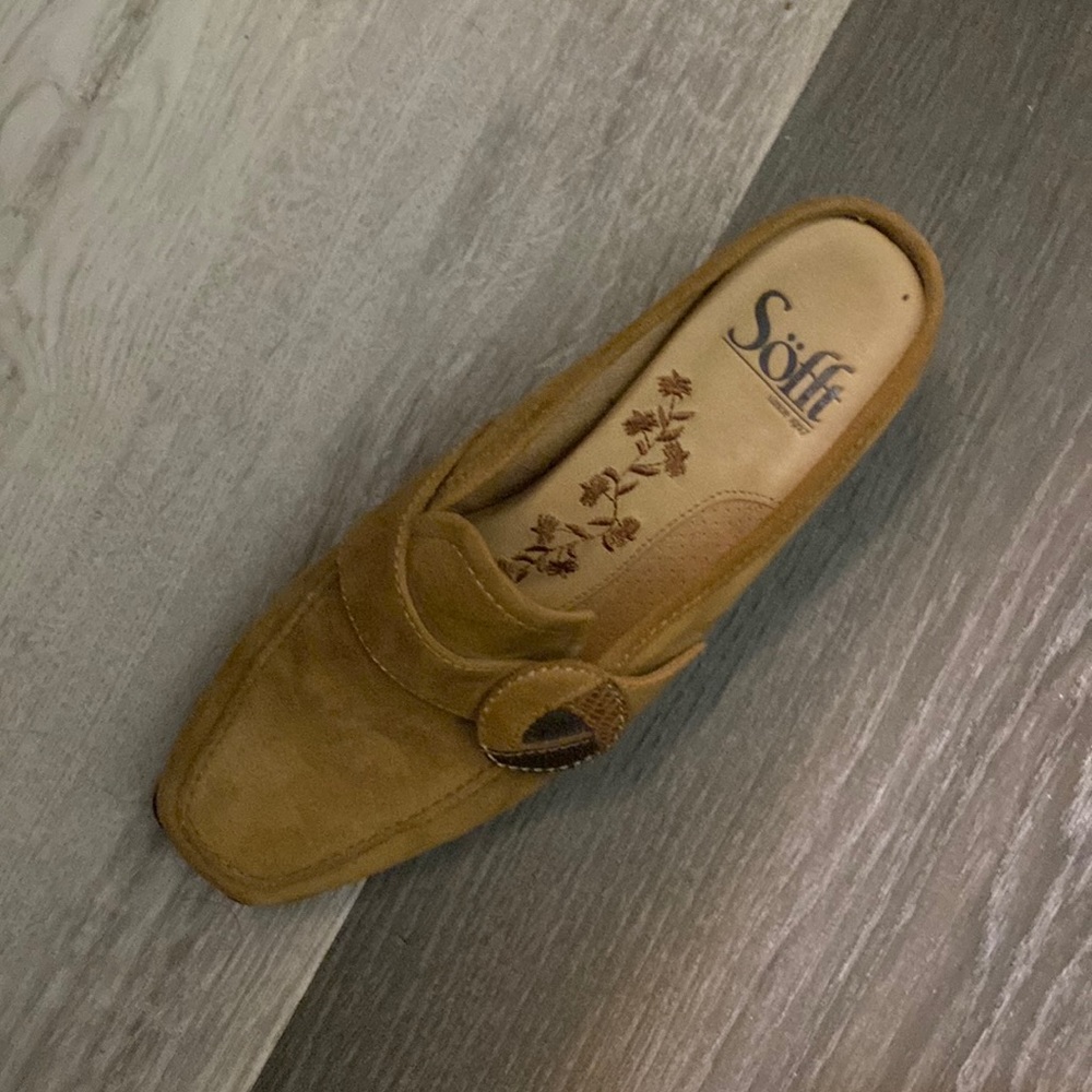 Casual and cozy dress shoe